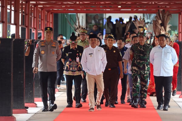 Sinergi Daerah: Kapolda dan Gubernur Kalteng Sambut Menteri Desa di Tambun Bungai