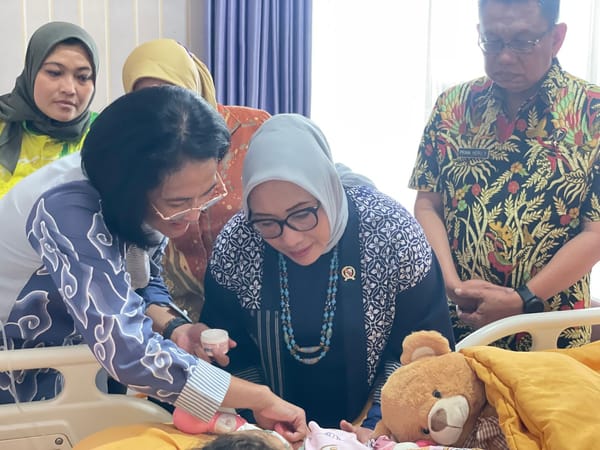 Polri dan KemenPPPA Kunjungi Anak Korban Tanpa Asal Usul di RS Polri