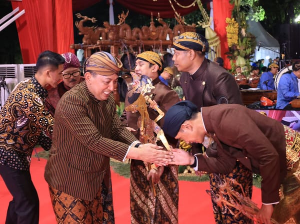 Meriah! Polri Gelar Pagelaran Wayang Kulit Sambut Hari Bhayangkara ke-79