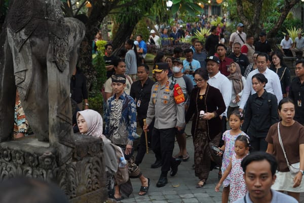 Kapolda Bali Dampingi Wapres Gibran Saksikan Lomba Barong di Bali