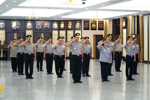 17 Perwira Tinggi Polri Naik Pangkat, Satu Perwira Sandang Bintang Tiga