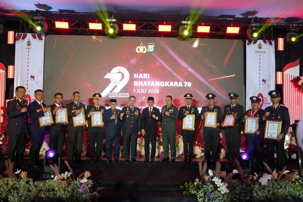 Inspiratif! Anggota Polri Ubah Tempat Sampah Jadi Taman Baca dan Diganjar Penghargaan