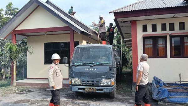 Peduli Bencana, Tiga Anggota Polsek Wulanggitang Turun Jadi Relawan Erupsi Lewotobi