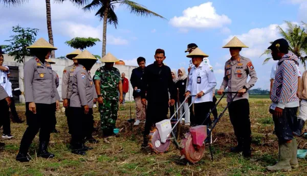 Polresta Malang Kota dan Dispangtan Serempak Tanam Jagung di Kedungkandang