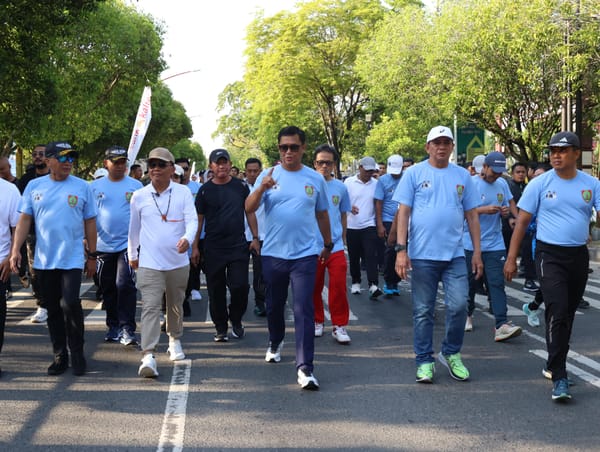 Kapolda Kalteng Ikut Jalan Sehat Semarakkan Hakopnas ke-78 Bersama Warga