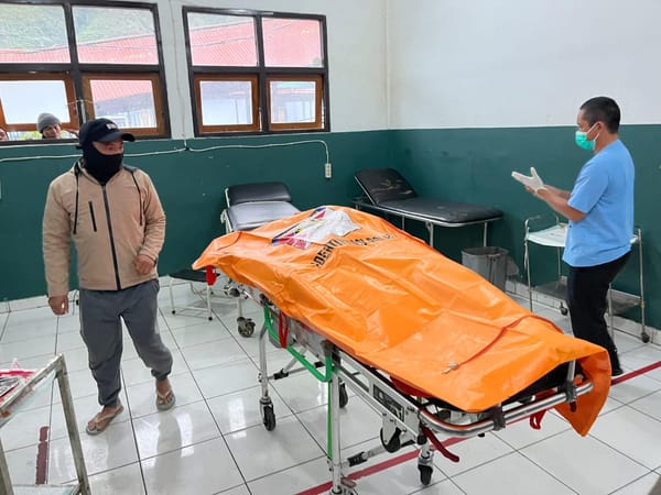 Respons Cepat Satgas Damai Cartenz: Jenazah Tukang Ojek Korban Pembacokan Dievakuasi dari Puncak Jaya