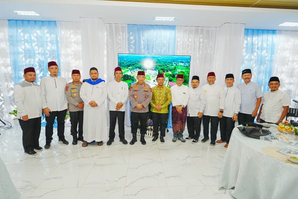 Sambang Petang Kapolri Bersama UAS, Sinergi Ulama dan Polri untuk Keamanan Nasional