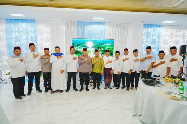 Kunjungi UAS, Kapolri Harap Terjalin Persaudaraan yang Kokoh