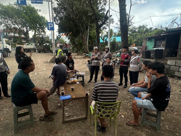Personel Polda Bali Laksanakan Sosialisasi Serta Himbauan Terkait Pentingnya Keselamatan Dalam Berkendara