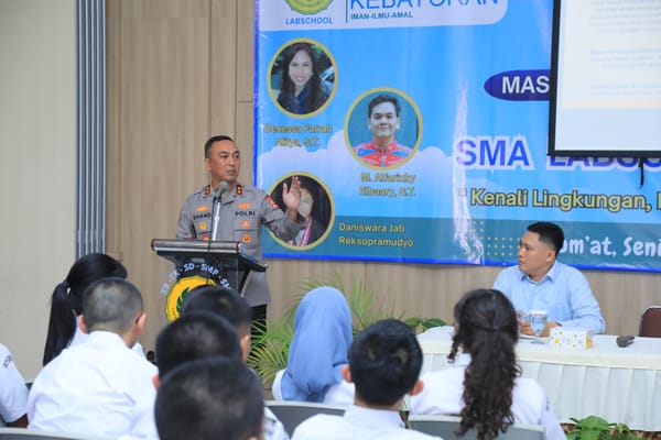 Motivasi dari Kadivhumas Polri: Siswa Labschool Diminta Terapkan Kerja Keras hingga Ikhlas
