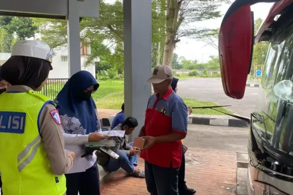 Pastikan Kelaikan Kendaraan, Satlantas Polresta Banyumas Periksa Bus di Terminal Bulupitu