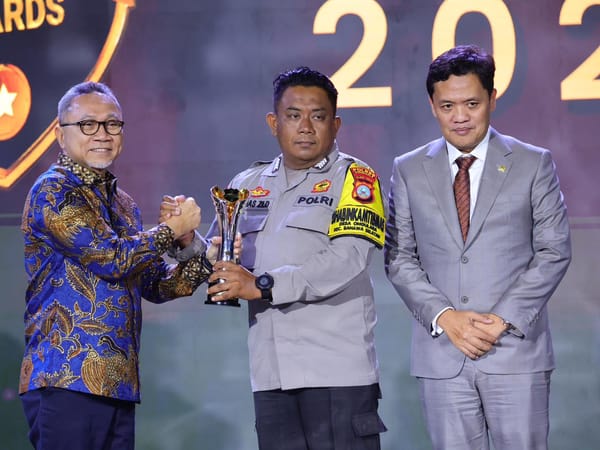 Terima Hoegeng Awards 2025, Aipda Rahmad Muhajirin Dapat Dukungan Kapolri untuk Kenaikan Pangkat
