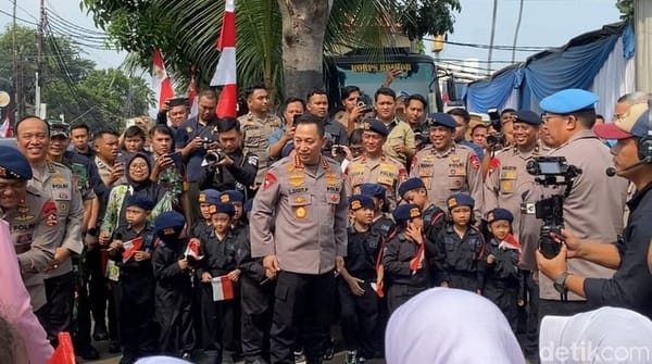 Kapolri Resmikan SPPG di Mako Brimob Depok, Disambut Aksi Menggemaskan Brimob Cilik