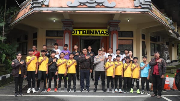 Dir Binmas Polda Bali Secara Resmi Lepas Tim Bhayangkara Bali FC Menuju Piala Soeratin 2025