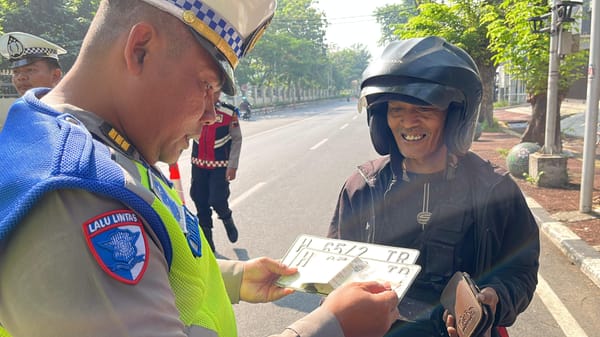 Langgar Aturan, Lansia Dapat Teguran Simpatik dari Polda Jateng