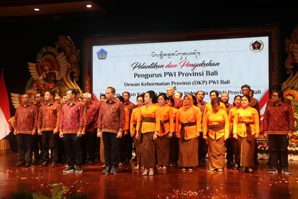 Kabid Humas Polda Bali Hadiri Pelantikan Pengurus PWI dan IKWI Bali, Tegaskan Sinergi Polri-Pers
