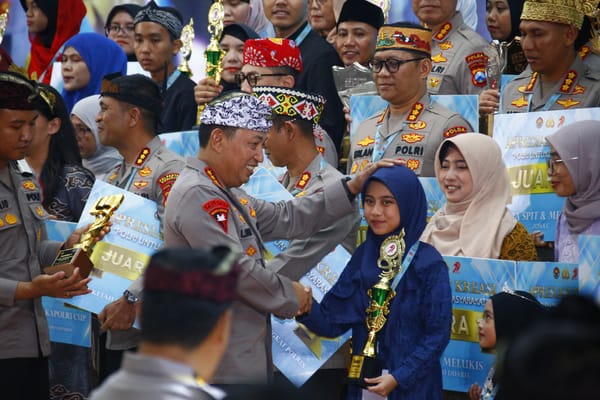 Adhisty Raih Juara Lomba Melukis Difabel, Dapat Apresiasi dari Kapolri