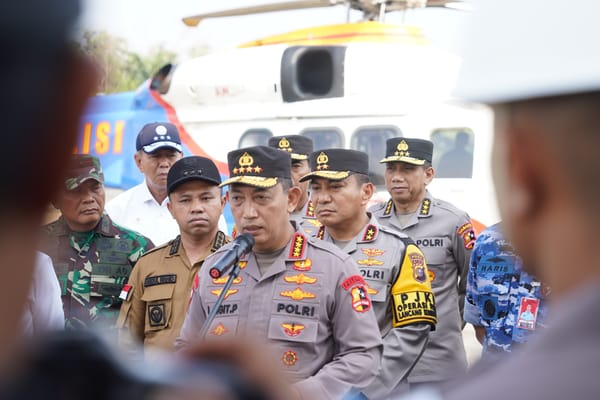 Lakukan Pemantauan Udara, Kapolri Tegaskan Karhutla Riau Terkendali dan Proses Hukum Jalan