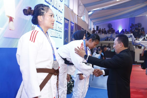 Dikalungkan Langsung oleh Kapolri, Atlet Judo Polri: Bangga dan Terharu!