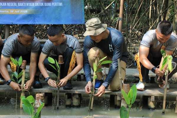 Peduli Lingkungan, Taruna Bhayangkara Lakukan Aksi Nyata di Pesisir Utara Jakarta