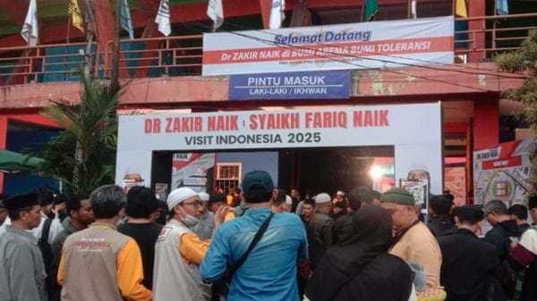 Suasana Dakwah Zakir Naik di Stadion Gajayana Malang, Ramai Orang Tua dan Anak Muda
