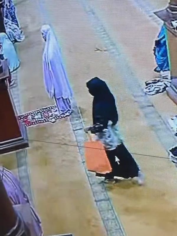 CCTV Rekam Aksi Pencurian Tas oleh Perempuan di Masjid Jami' Kota Malang
