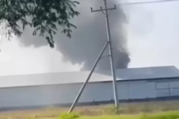 Kebakaran Melanda Pabrik RCL Travelware Indonesia di Gajah Demak Penyebab Belum Diketahui