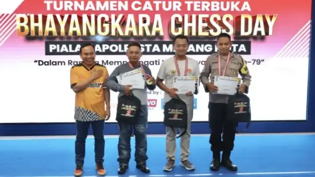 Prestasi Membanggakan, Bhabinkamtibmas Kedungkandang Juara 3 Catur Piala Kapolresta