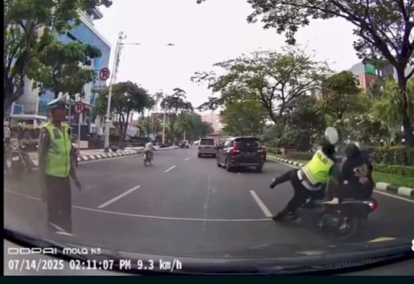 Nekat Terobos Razia, Pemotor Tabrak Polisi di Operasi Patuh Candi Semarang