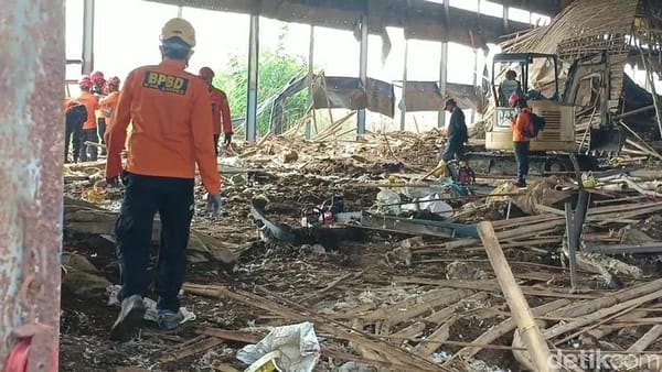 Kandang Ayam Bertingkat di Brebes Ambruk, Satu Pekerja Diduga Tertimbun