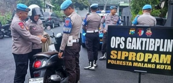 Operasi Patuh Semeru 2025 Propam Polresta Malang Kota Periksa Kendaraan Anggota