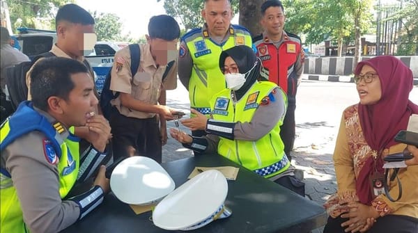 Dua Siswa di Semarang Ditertibkan Polisi Karena Knalpot Brong Saat Sekolah