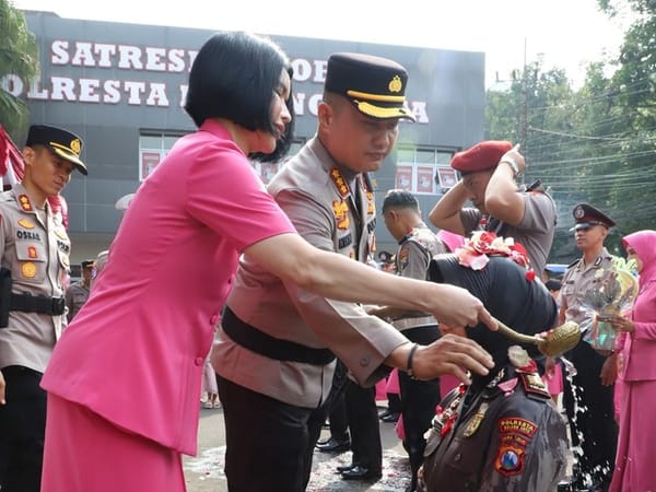 Kado Spesial Hari Bhayangkara, Puluhan Anggota Polresta Malang Kota Dapat Kenaikan Pangkat