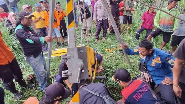 Evakuasi Dramatis! Mbah Supiyah Tercebur Sumur Sedalam 7 Meter di Getasan Semarang