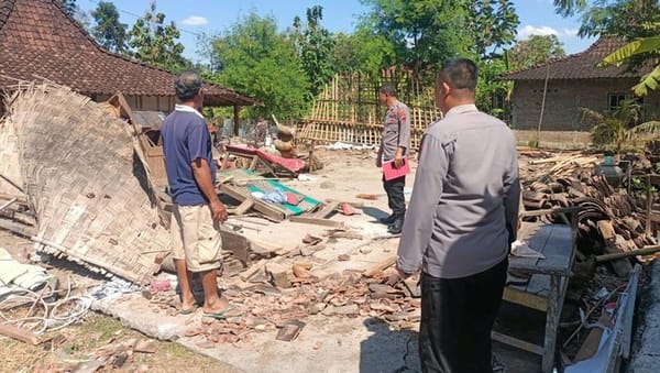 Seorang Nenek di Boyolali Luka-luka Setelah Rumahnya Roboh