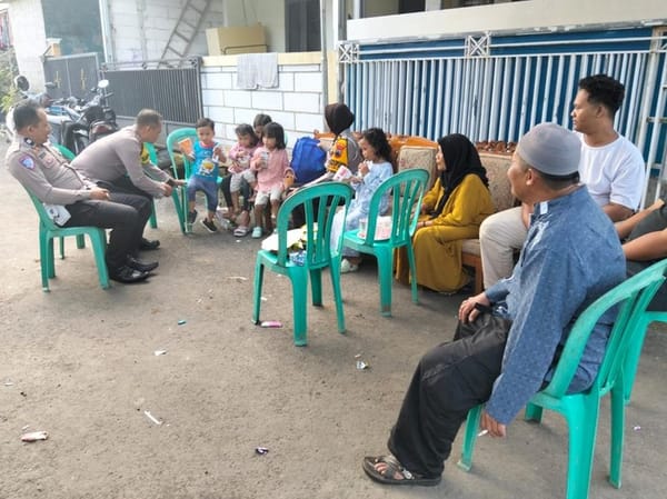 Sat Lantas Polresta Banyumas Beri Santunan ke Keluarga Korban Laka di Ciberem