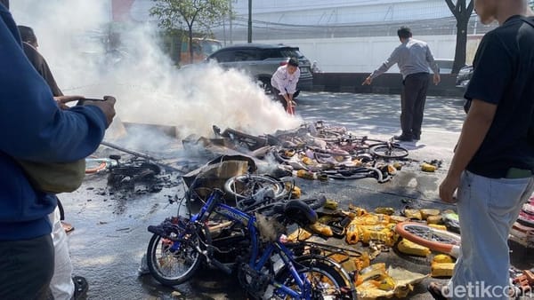 Kebakaran Mobil Pikap di Jalan Siliwangi, Belasan Sepeda Hangus Terbakar