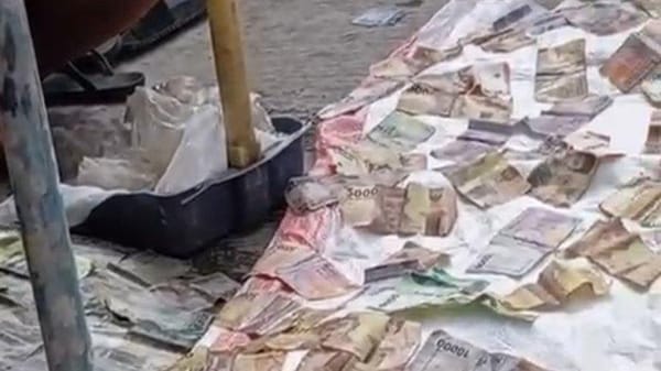 Uang Plastik di Kali Pati Viral, Romdloni Ungkap Fakta di Baliknya