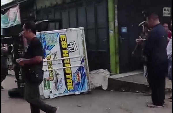 Tragis di Karanganyar–Kebumen: Pejalan Kaki Tewas Tertimpa Mobil Box Usai Didorong Bus