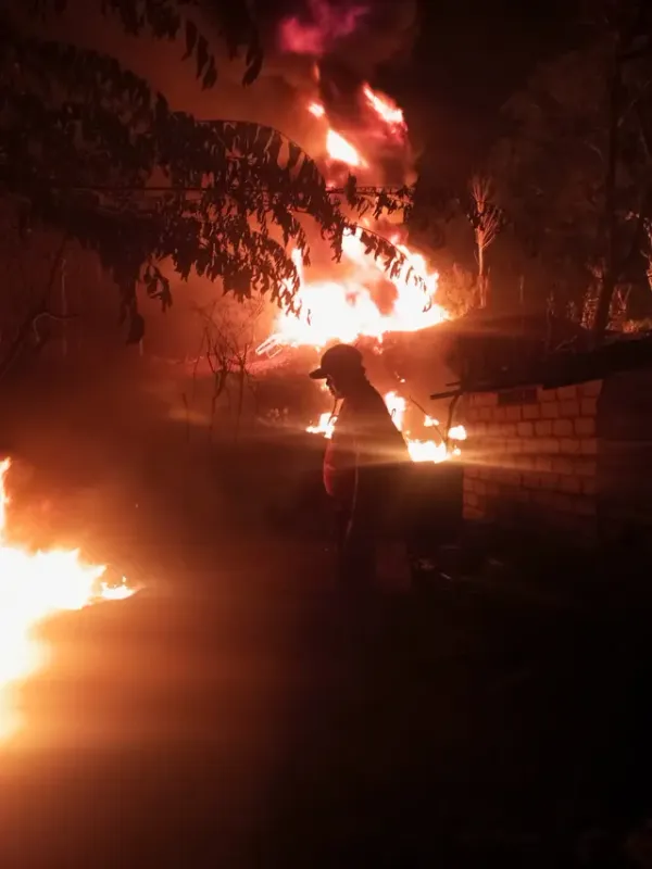 30 Jam Terbakar, Api di Sumur Minyak Ilegal Blora Masih Menggila