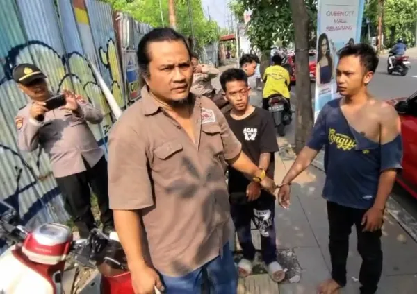 Kepergok Mencuri Motor, Dua Remaja di Semarang Diamuk Massa