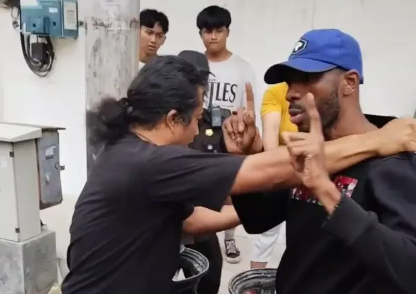 Aksi Turis Afrika Curi HP di Kota Lama Semarang Digagalkan Warga
