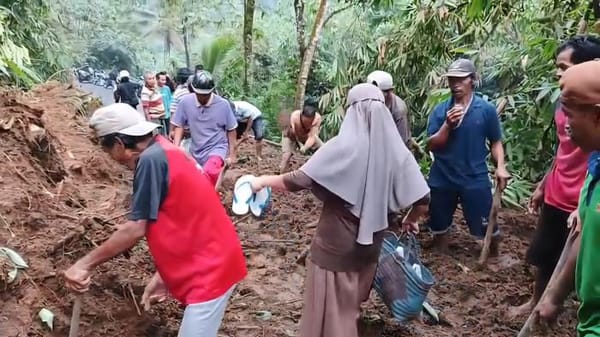 Hujan Deras Picu Longsor di Banyumas, Akses Tiga Kecamatan Terputus