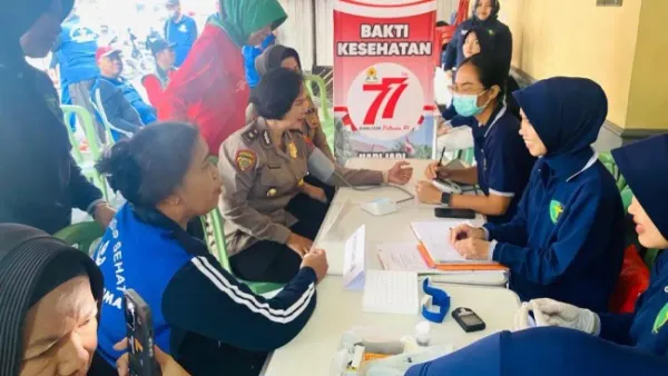 Peduli Sesama, Polwan Polresta Malang Kota Adakan Bakkes bagi Lansia