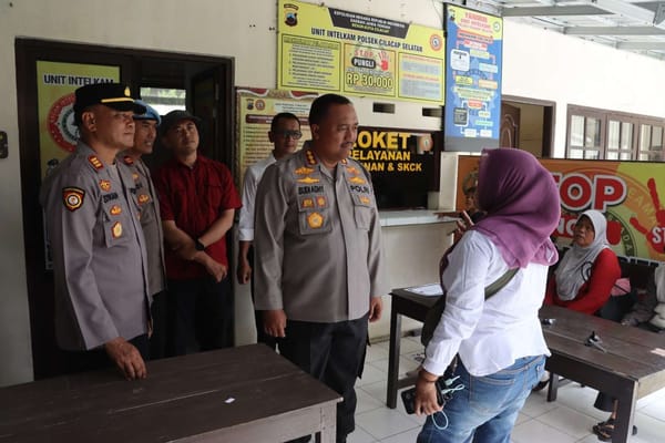 Dekatkan Diri dengan Masyarakat, Kapolresta Cilacap Sambangi Polsek Kota
