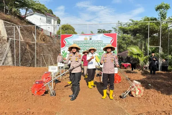 Sinergi Polres Semarang dan Ponpes Wujudkan Ketahanan Pangan Lewat Tanam Jagung