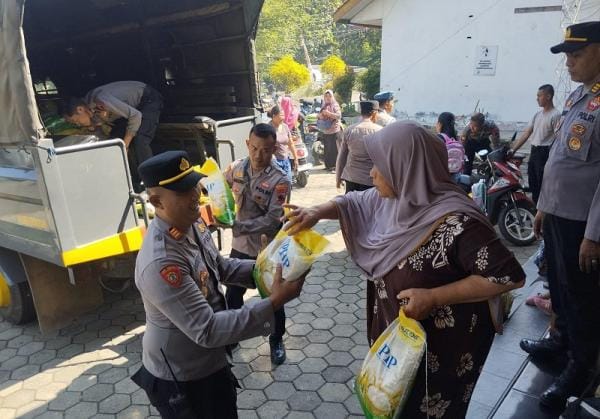 Polres Grobogan dan Bulog Gelar Gerakan Pangan Murah, 4 Ton Beras Ludes Diserbu Warga