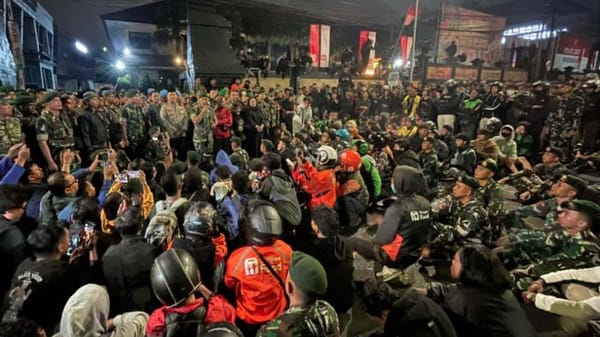 Bentuk Empati, Kapolresta dan Pangdiv Kostrad Sambut Massa Solidaritas Affan Kurniawan