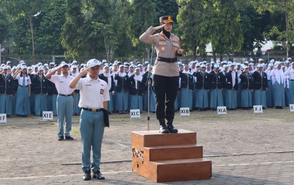 Kapolres Magelang Kota Pimpin Upacara Bendera di SMA Negeri 1 dan Sampaikan Pesan
