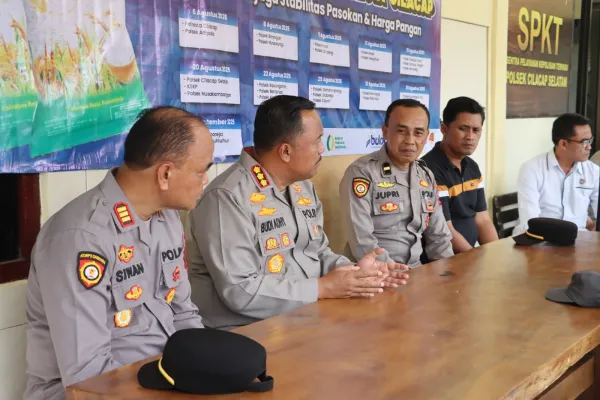 Kunjungan Kerja ke Polsek Distrik Kota, Kapolresta Cilacap Tekankan Pelayanan Tanpa Kendala
